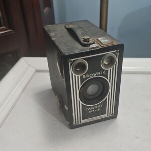 Brownie Target Six-16 Black Vintage Camera